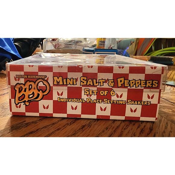 Boston warehouse mini salt and pepper individual place setting shakers - Picture 3 of 3